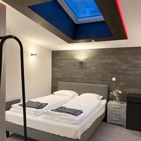 Cozy Mountain Retreat - Jacuzzi, Outdoor Kitchen, Activity Area For Adults & Kids, Veranda & *