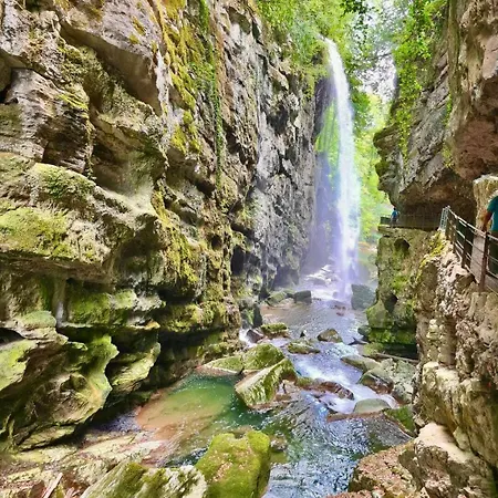 Casa vacanze Spacious Family - Train Access, Swim Spa, Veranda, Pétanque, Perfect Base Frinvillier