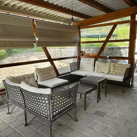 Casa vacanze Spacious Family - Train Access, Swim Spa, Veranda, Pétanque, Perfect Base *