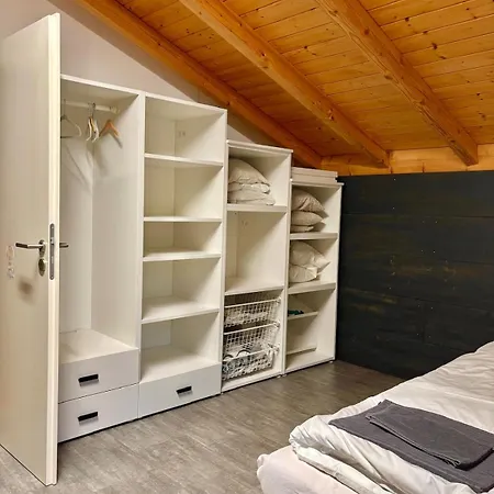 Casa vacanze Spacious Family - Train Access, Swim Spa, Veranda, Pétanque, Perfect Base Frinvillier