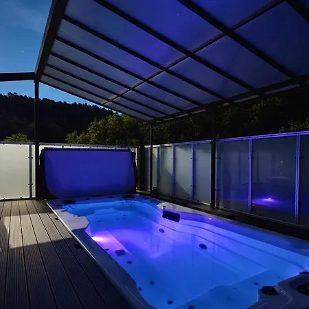 Casa vacanze Spacious Family - Train Access, Swim Spa, Veranda, Pétanque, Perfect Base Frinvillier