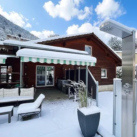 Casa vacanze Spacious Family - Train Access, Swim Spa, Veranda, Pétanque, Perfect Base Frinvillier