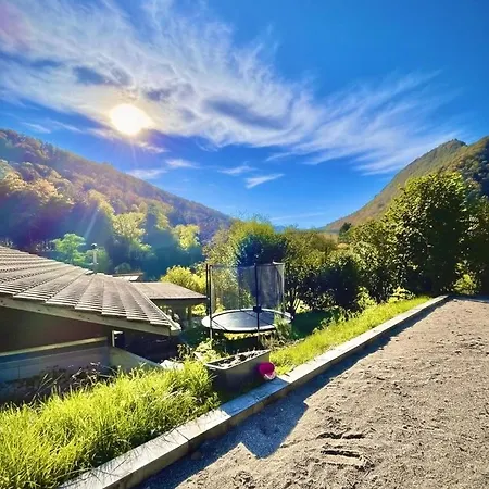 Spacious Family - Train Access, Swim Spa, Veranda, Pétanque, Perfect Base Casa vacanze Frinvillier