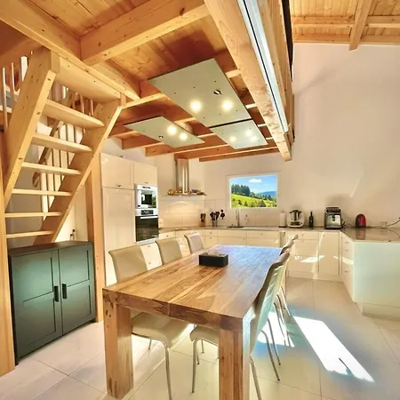 Σπίτι διακοπών Spacious Family - Train Access, Swim Spa, Veranda, Petanque, Perfect Base (adults Only) *