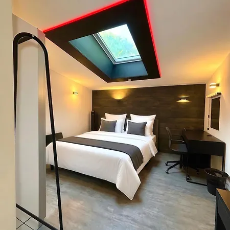 Swiss Chalet-villa Base For Bern, Interlaken & Swiss Alps - Heated Swim & Mountain Views (adults Only) Frinvillier